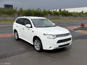 2014 Mitsubishi Outlander PHEV HIGH SPEC - Image 2