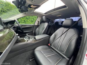 BMW 5-Series 530e LUXURY LINE 2.0 // OPENING SUNRO - Image 2
