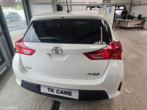 15 TOYOTA AURIS 1.3 PETROL 5 DOOR - Image 4