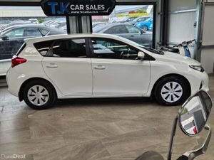 15 TOYOTA AURIS 1.3 PETROL 5 DOOR - Image 2
