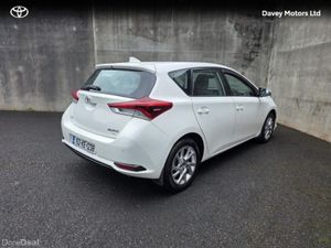 Toyota Auris 1.4 D-4D AURA 4DR - Image 2