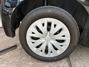 Toyota Yaris 1.5 petrol automatic hybrid - Image 2