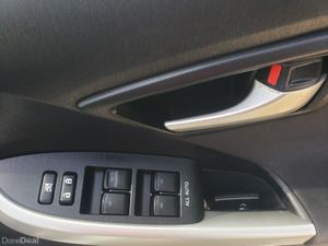 Toyota Prius 2015 - Image 3