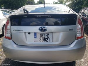 Toyota Prius 2015 - Image 2