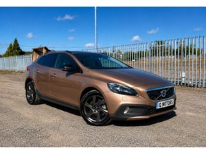 Volvo V40 Country Cross 2.0L Automatic Diesel (346 - Image 2
