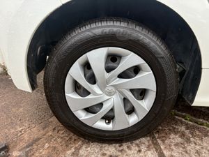 Toyota Yaris 1.0 petrol automatic - Image 2