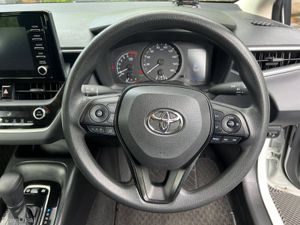 Toyota Corolla 1.8 HYBRID AUTO // REVERSE CAMERA / - Image 4