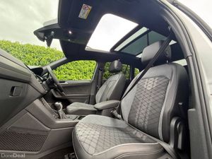 Volkswagen Tiguan R-LINE BLACK EDITION 1.4 eTSI HY - Image 2