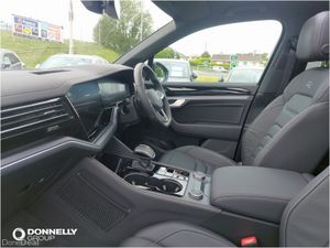 Volkswagen Touareg Diesel Estate Black Edition - Image 2