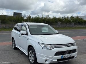2014 Mitsubishi Outlander PHEV HIGH SPEC - Image 3