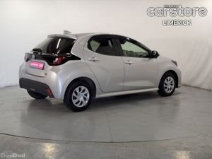 Toyota Yaris 1.5 HYBRID - Image 3