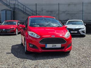 2014 Ford Fiesta Only 40,000 Kilometers! - Image 4