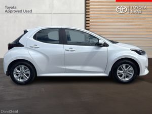 Toyota Yaris *SCAPPRAGE OF €2,000 BOOK YOUR APPOIN - Image 3
