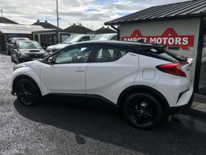 2017 Toyota C-HR+ HYBRID AUTOMATIC - Image 3