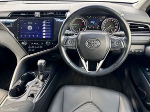 Toyota Camry 2019 2.5 Toyota CAMRY HYBRID Silver - Image 3