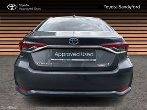 Toyota Corolla LUNA SPORT SALOON // HEATED SEATS / - Image 4