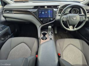 Toyota Camry ** HYBRID ** AUTO ** HUGE SPEC ** TRI - Image 2
