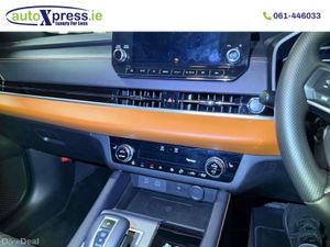 Mitsubishi Outlander PHEV 4WD, Panoramic sunroof, - Image 4