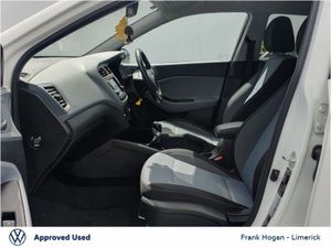 Hyundai i20 1.2 Deluxe Plus "Call / Text Evan on 0 - Image 4