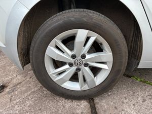 Volkswagen Polo TRENDLINE 1.0 MANUAL 5SPEED 65HP 5 - Image 4