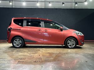 Toyota Sienta 1.5 HYBRID 7 SEATER - POWER SLIDING - Image 3