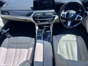 BMW 5-SERIES 530E XDRIVE M SPORT // SUNROOF - Image 3