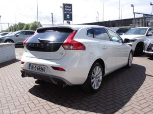 2016 VOLVO V40 T3 R-DESIGN 1.5 5DR AUTO ESTATE - Image 4