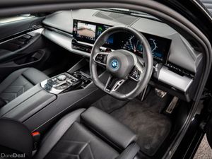 BMW 5-Series 530E M SPORT - Image 4