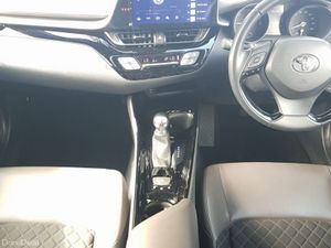 Toyota C-HR HYBRID - Image 4