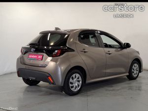 Toyota Yaris 1.5 petrol hybrid - Image 3