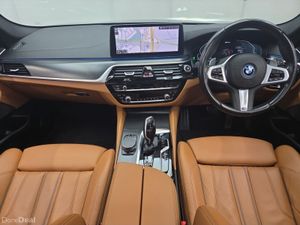 BMW 5-Series 530E M Sport 292BHP *SUN ROOF/HARMAN& - Image 4