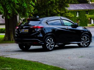 2017 Honda Vezel Rs 1.5 Petrol Hybrid Auto Topspec - Image 3