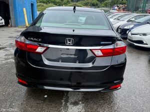 2015 Honda Grace Automatic Hyrbid - Image 4
