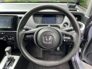 Honda Fit 1.5 HYBRID // REVERSE CAMERA // DIGITAL - Image 4
