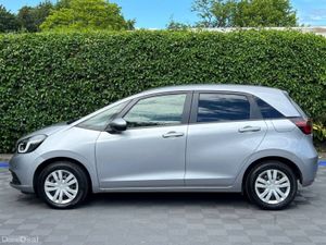 Honda Fit 1.5 HYBRID // REVERSE CAMERA // DIGITAL - Image 3
