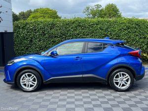 Toyota C-HR 1.8 HYBRID AUTO // ADAPTIVE CRUISE CON - Image 3