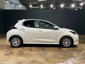Toyota Yaris 1.5 HYBRID - CRUISE CONTROL - REAR CA - Image 3