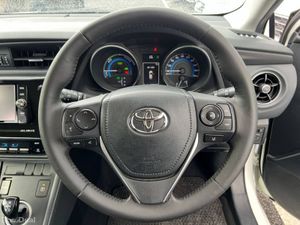 Toyota Auris 1.5 HYBRID AUTO // 16" ALLOYS // REVE - Image 4