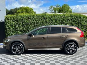 Volvo V60 CROSSCOUNTRY 2.0 D AUTO // FULL SERVICE - Image 4