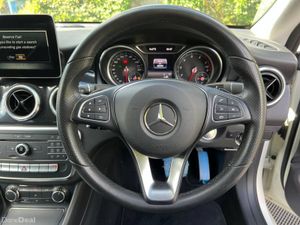 Mercedes-Benz CLA CLA180 AMG-NIGHT PACK 1.6 AUTO / - Image 4