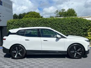 BMW iX SPORT XDRIVE40 76.6KWH ** HIGH SPEC ** // L - Image 2