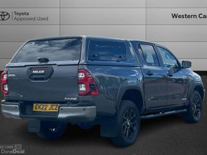Toyota Hilux 2.8 D-4D Invincible X Auto 4WD Euro 6 - Image 2