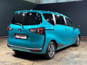 Toyota Sienta 1.5 HYBRID 7 SEATER - BLACK/BROWN HA - Image 4