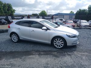 AUTOMATIC Volvo V40 2015 1.6 PETROL - Image 2