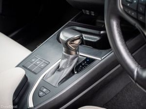 Lexus UX 250H F SPORT DESIGN - Image 3