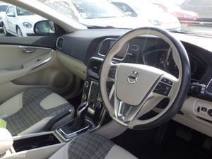 Volvo V40 2.0 D4 MOMENTUM AUTOMATIC **TOP SPEC / 1 - Image 4