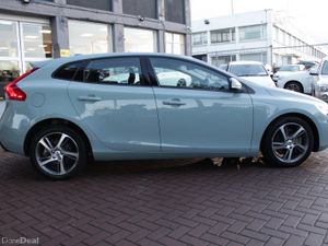 2.0D4 MOMEMTUM EDITION 180HP 5DR HATCHBACK AUTOMAT - Image 3