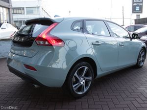 2.0D4 MOMEMTUM EDITION 180HP 5DR HATCHBACK AUTOMAT - Image 4