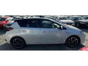 Toyota Auris BRICK LANE AUTOMATIC 1.8 PETROL HYBRI - Image 4