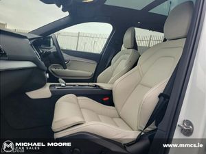 Volvo XC90 T8 PHEV AWD Plus Dark AUTO*(7 SEATER, P - Image 4
